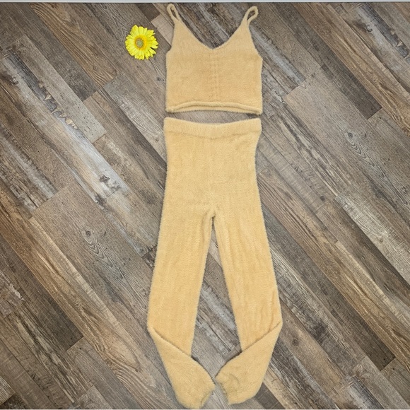 Forever 21 Fuzzy Cami And Jogger Set Size Medium